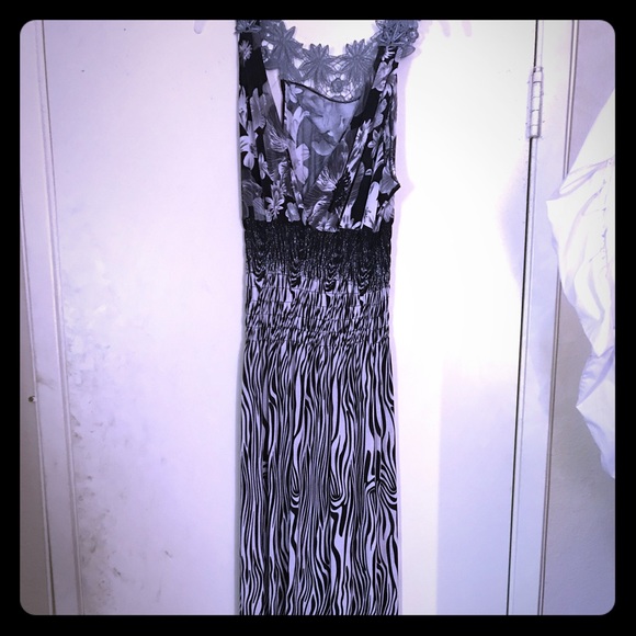 Dresses & Skirts - Long dress